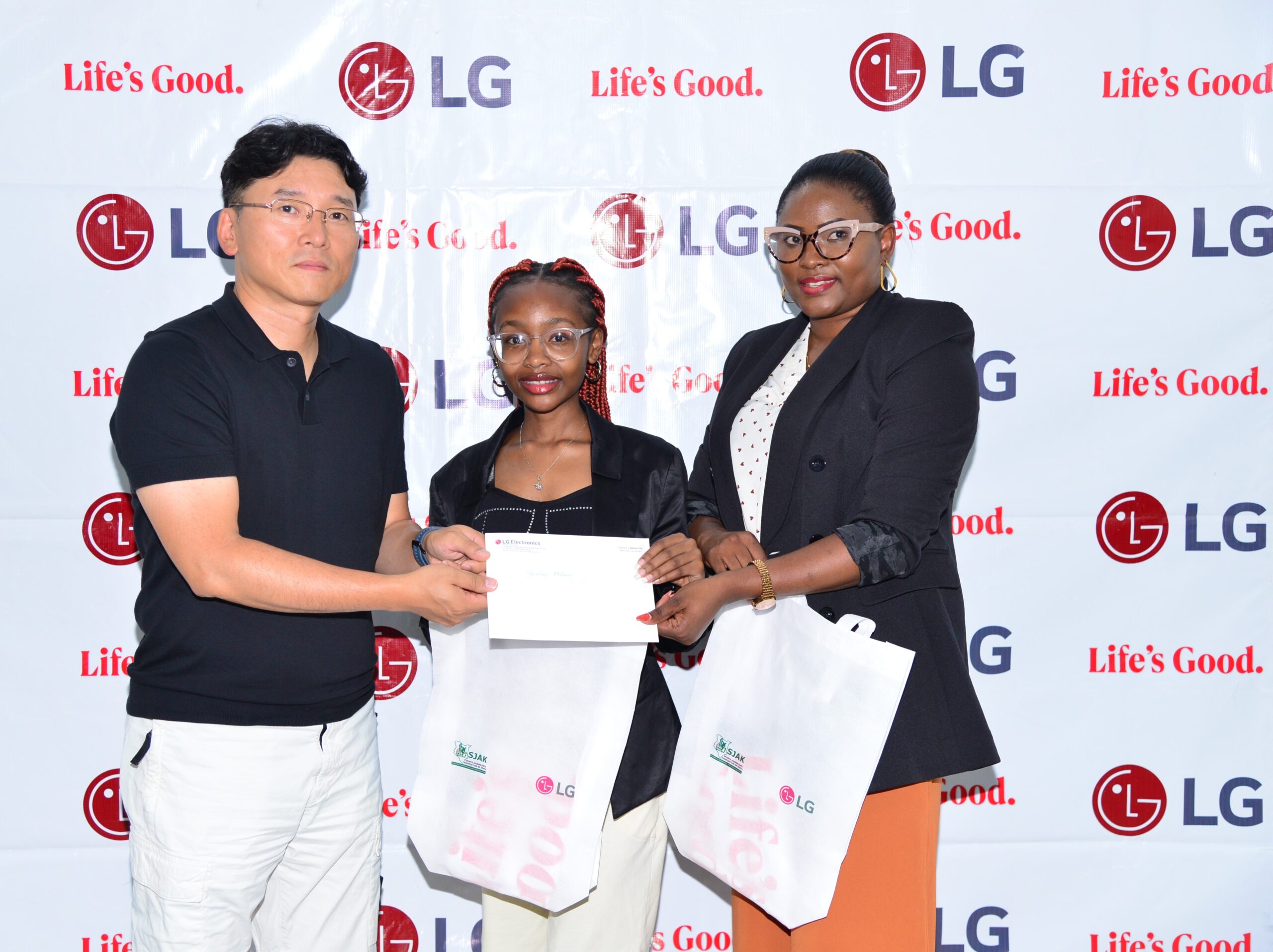 LG Awards ‘Dress Up Challenge’ Winners, Inspires Creativity